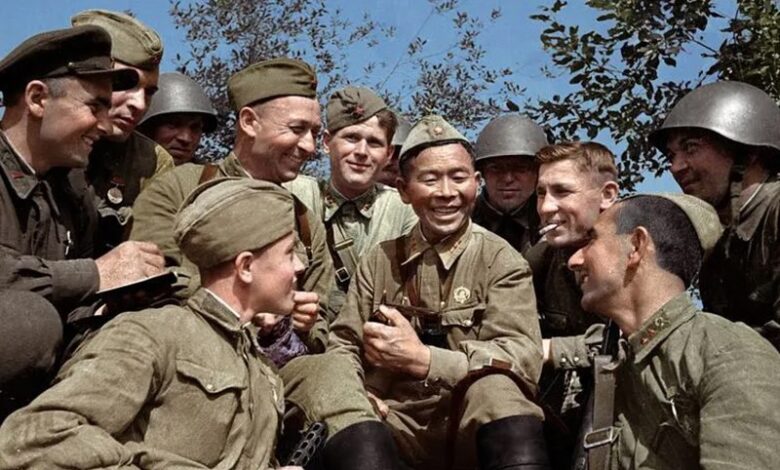 خدای پیپ در جنگ : داستان شگفتانگیز سمیون دانیلوویچ نوموکونوف ، تکتیرانداز سیبری